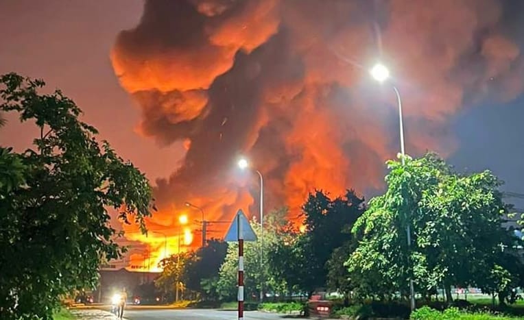 Chay du doi tai cong ty noi that do go o Dong Nai hinh anh
