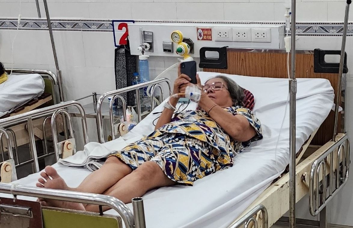 Nan nhan ke luc nhanh cay roi lam 2 nguoi tu vong o cong vien Tao Dan hinh anh