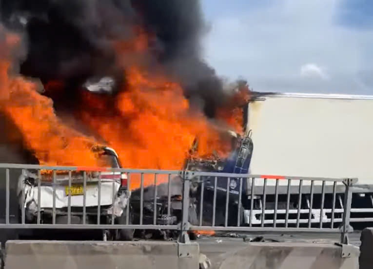 Tong xe lien hoan,  chan cau Phu My anh 1