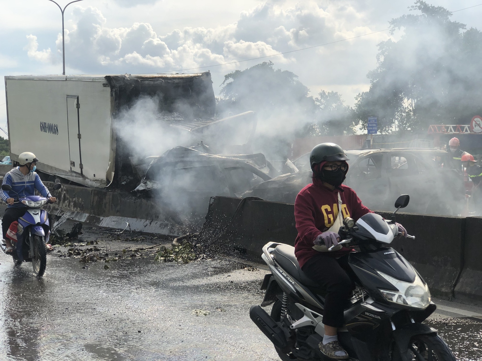 Tong xe lien hoan,  chan cau Phu My anh 2