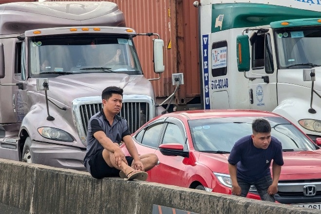 Tong xe lien hoan,  chan cau Phu My anh 9