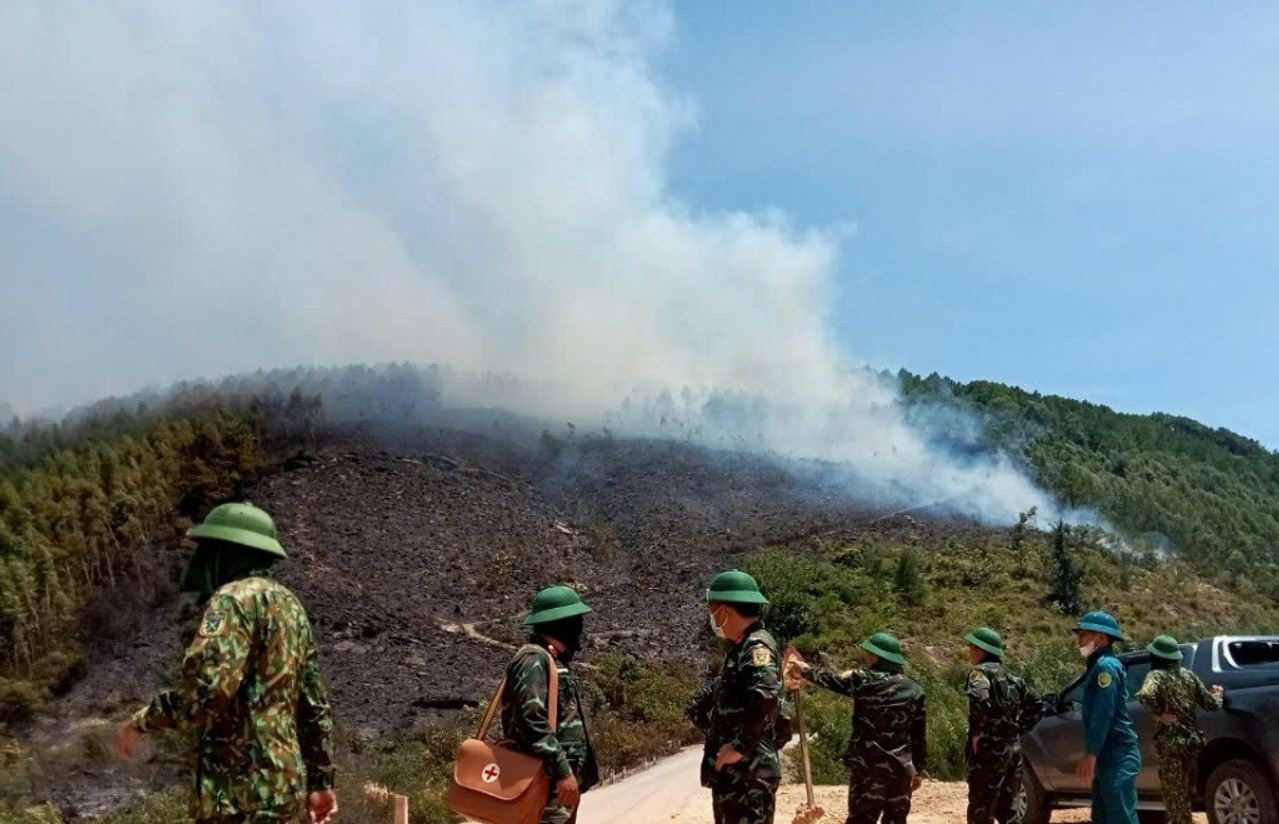 Hang tram nguoi chua chay rung tai Quang Binh hinh anh