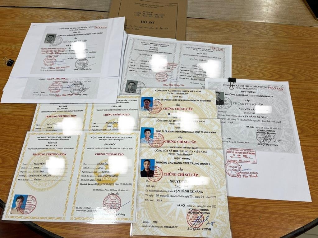 Lam gia con dau,  Cao Van Thai Huong,  Dong Thi Kieu anh 2