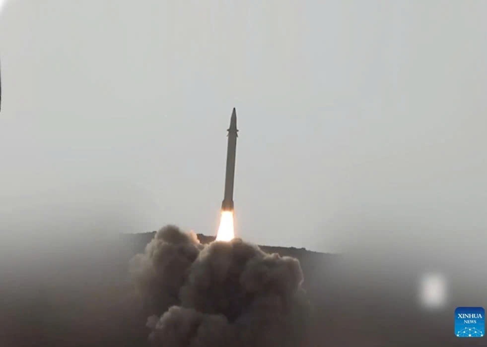 Houthi bat ngo tan cong ten lua vao can cu quan su Israel hinh anh