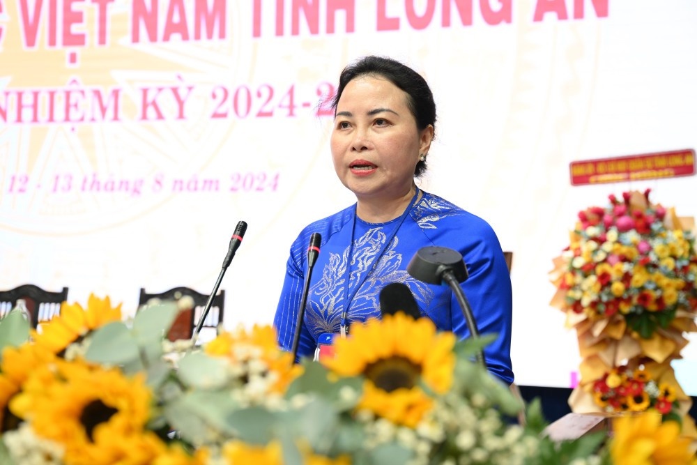 Ba Nguyen Thi Thu Trinh nham chuc Chu tich MTTQ Viet Nam tinh Long An hinh anh
