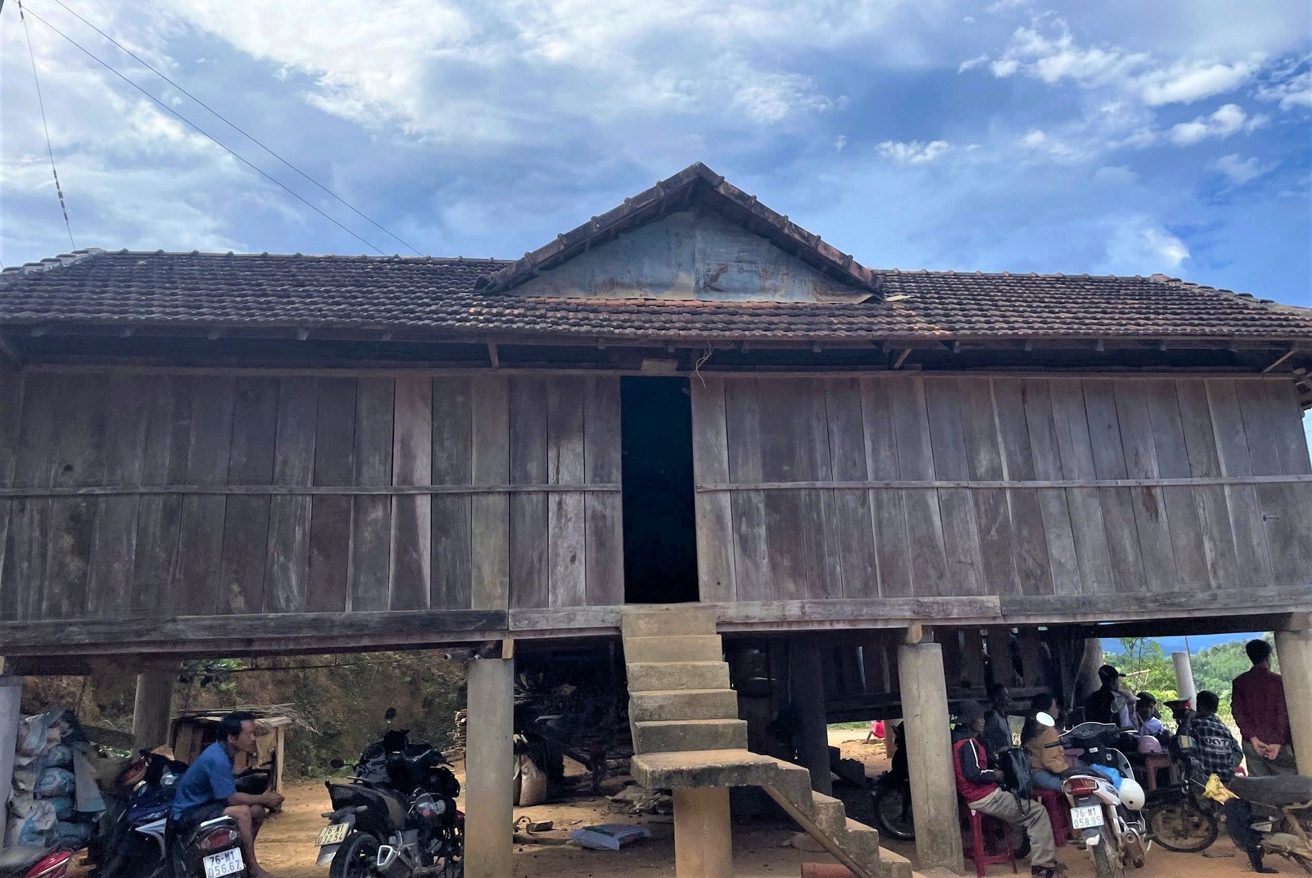 Di nhat cui, nam sinh lop 8 bi da roi trung dau tu vong hinh anh