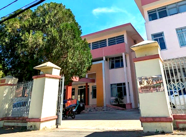 Giam doc, Pho Giam doc So Noi vu Gia Lai bi kiem tra hinh anh