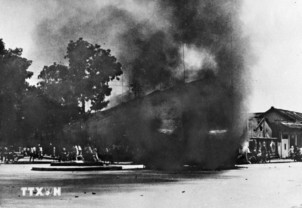 Cach mang Thang Tam anh 11