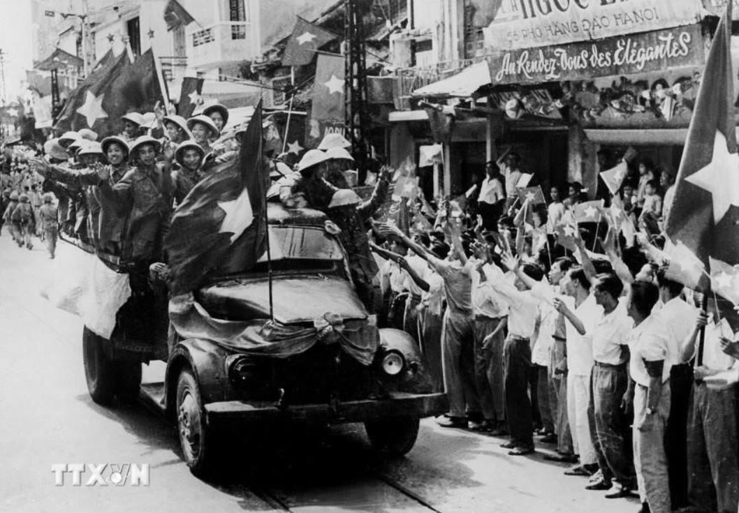 Cach mang Thang Tam anh 13