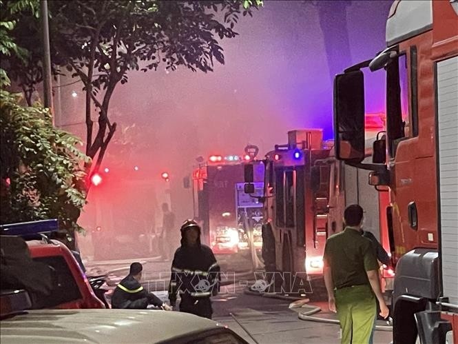 Chay bar Ha Noi anh 1