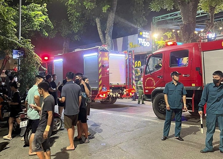 Chay bar Ha Noi anh 2