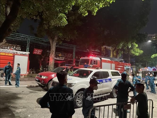 Chay bar Ha Noi anh 4