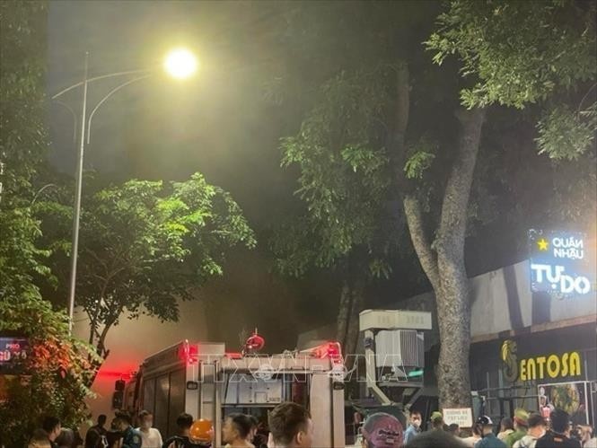 Chay bar Ha Noi anh 5