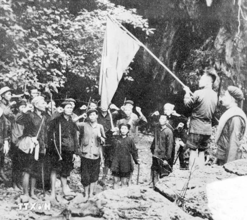 Cach mang Thang Tam anh 5