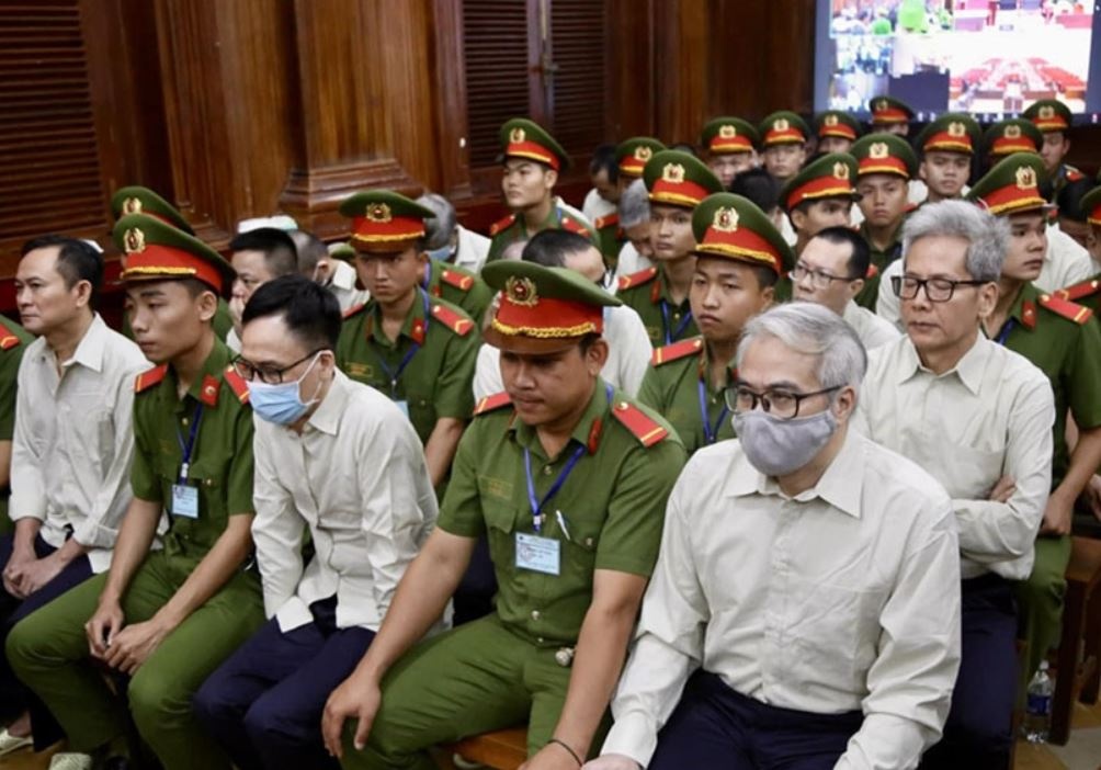 Cuu Cuc truong Dang kiem bat khoc truoc toa hinh anh