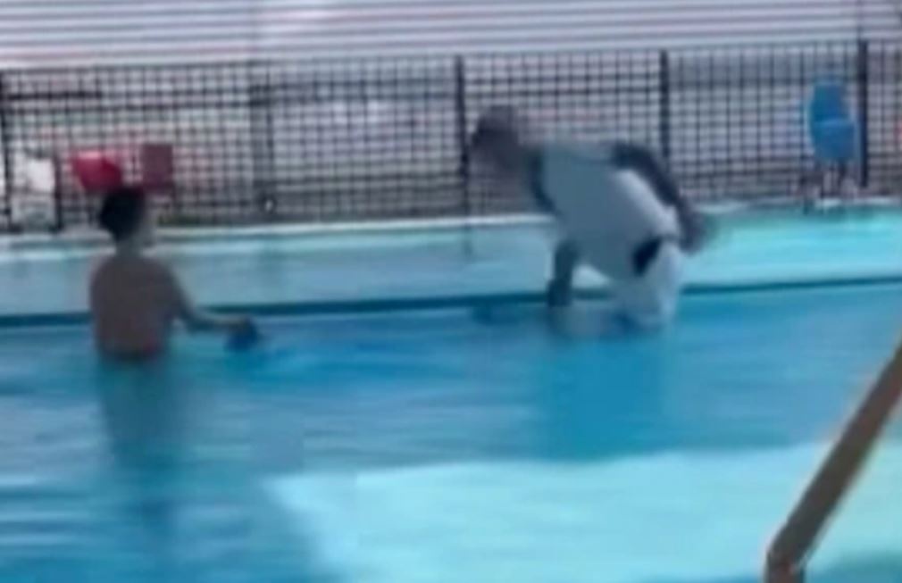 Nguyen nhan nguoi dan ong dim chau be xuong be boi o Ha Noi hinh anh