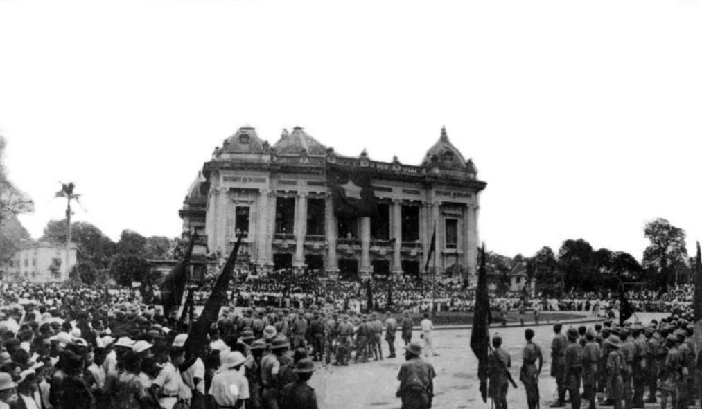 Cach mang Thang Tam - ban hung ca bat diet hinh anh