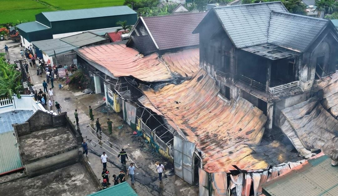 Chay lon cua hang ga goi dem, co gai tre tu vong hinh anh