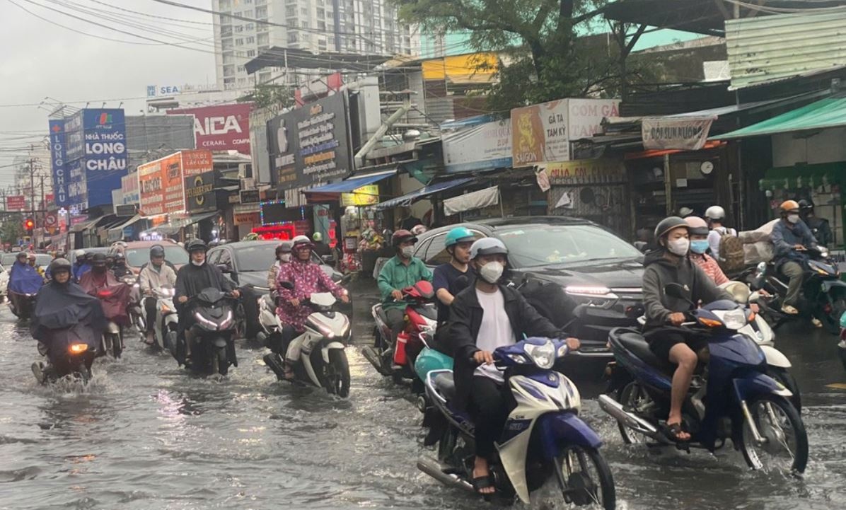 Mua to o TP.HCM va Nam Bo chieu nay hinh anh