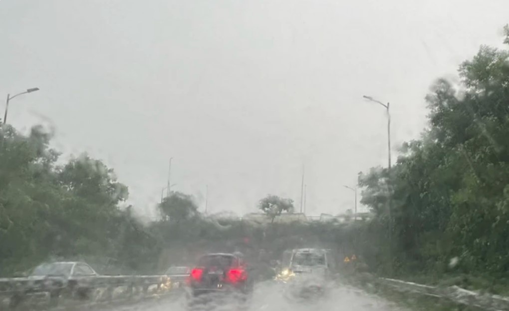 Dem 18/8, khu vuc Bac Bo, Thanh Hoa va Nghe An co mua dong hinh anh