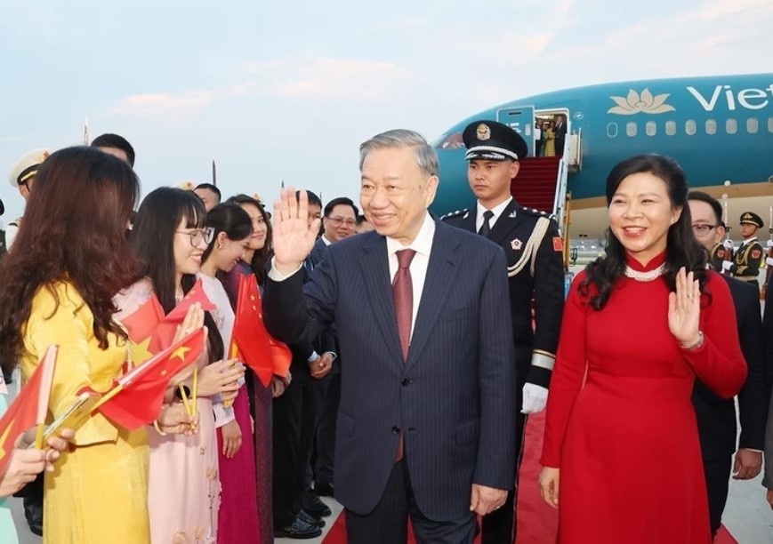 Tong Bi thu, Chu tich nuoc To Lam gap go cong dong nguoi Viet Nam hinh anh