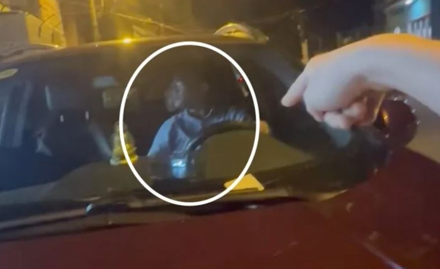 Cong an lam viec voi tai xe hat co gai len nap capo o TP.HCM hinh anh