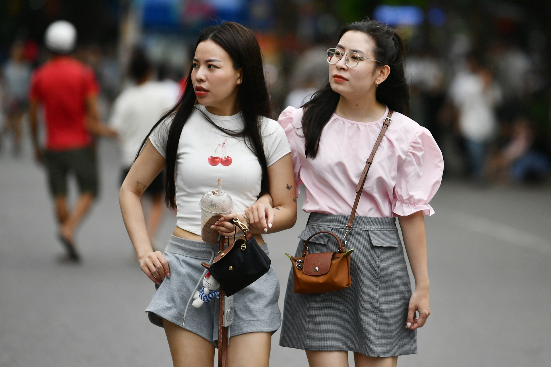 Mien Bac oi nong, mua lon keo dai tu ngay mai hinh anh