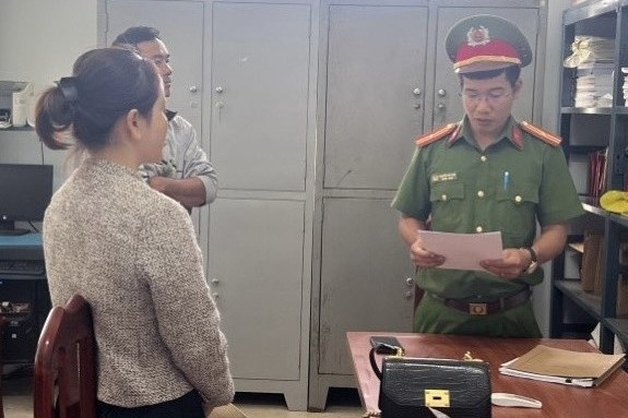 Bat mot phu nu lua gan 47 ty dong cua nhieu nguoi dan o Dak Nong hinh anh