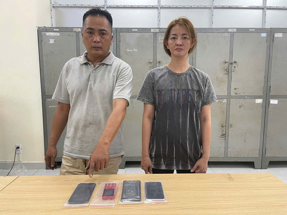 Cua hang 'Trai dep ban iPhone' o TP.HCM bi ke gian lua dao hinh anh