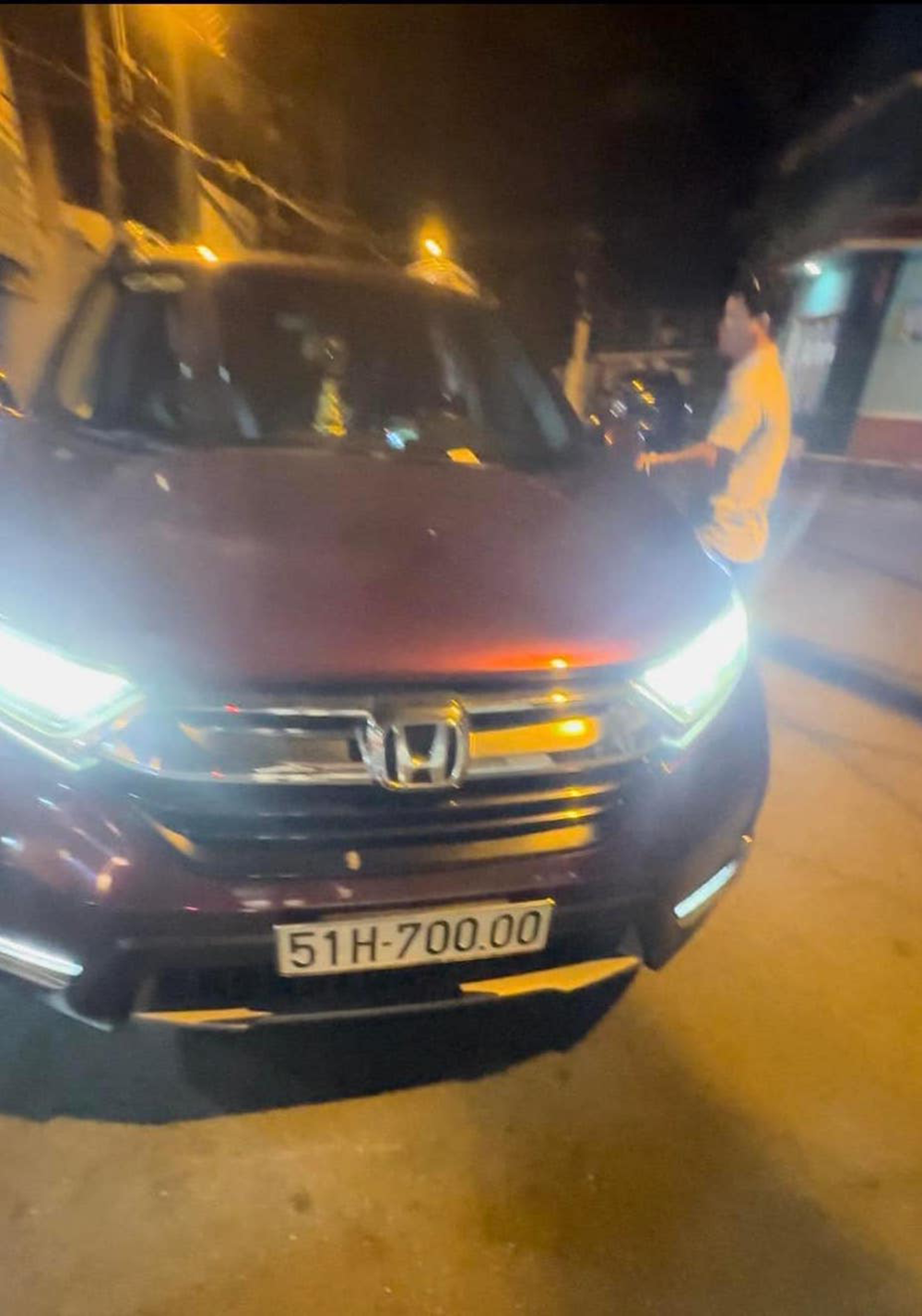 Xac minh clip tai xe say xin, chui boi roi hat co gai len nap ca-po hinh anh