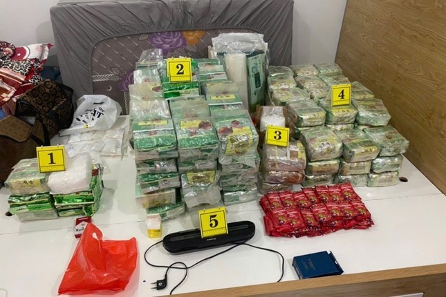 Tiep vien hang khong,  Van chuyen ma tuy,  Phap ve Viet Nam anh 2