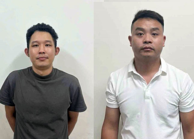Bat 2 nguoi nuoc ngoai chiem doat the tin dung cua nguoi khac hinh anh