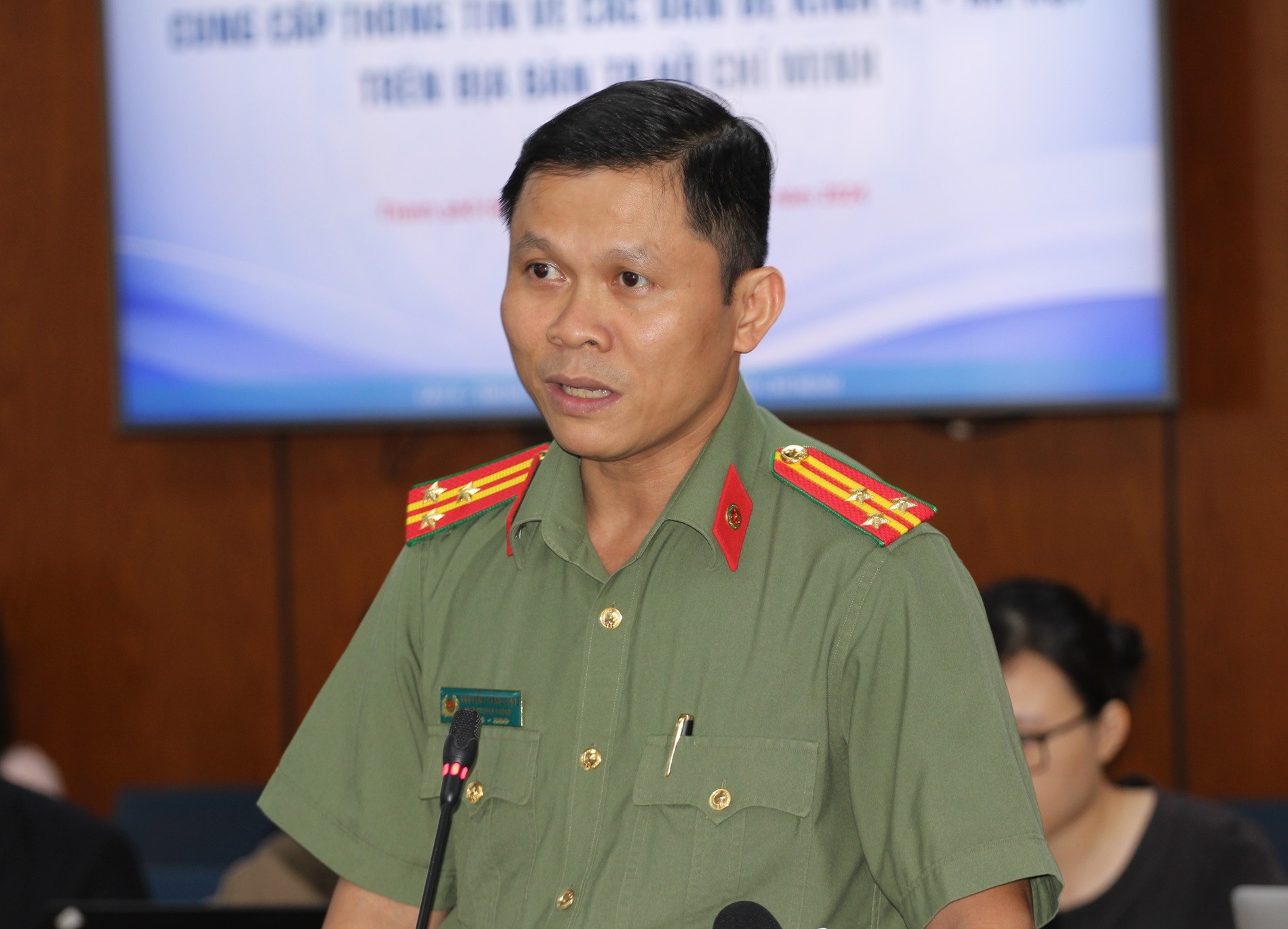 Cong an tang cuong tuan tra sau vu tai nan giao thong o cau Phu My hinh anh