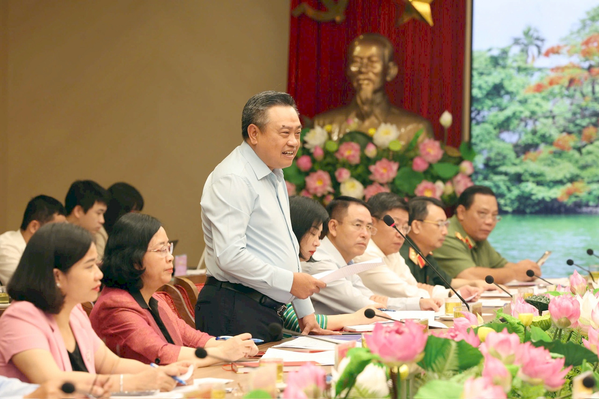 Chu tich Ha Noi de nghi Chinh phu ban hanh co che lam 400 km metro hinh anh