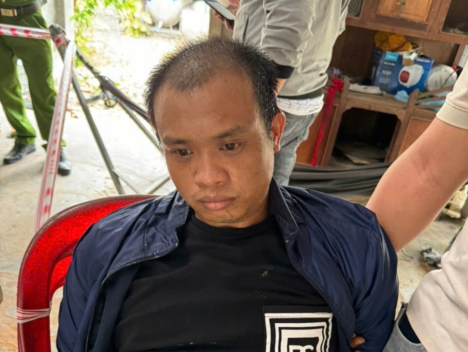 Thanh nien van chuyen ma tuy no sung chong tra CSGT o Binh Phuoc hinh anh