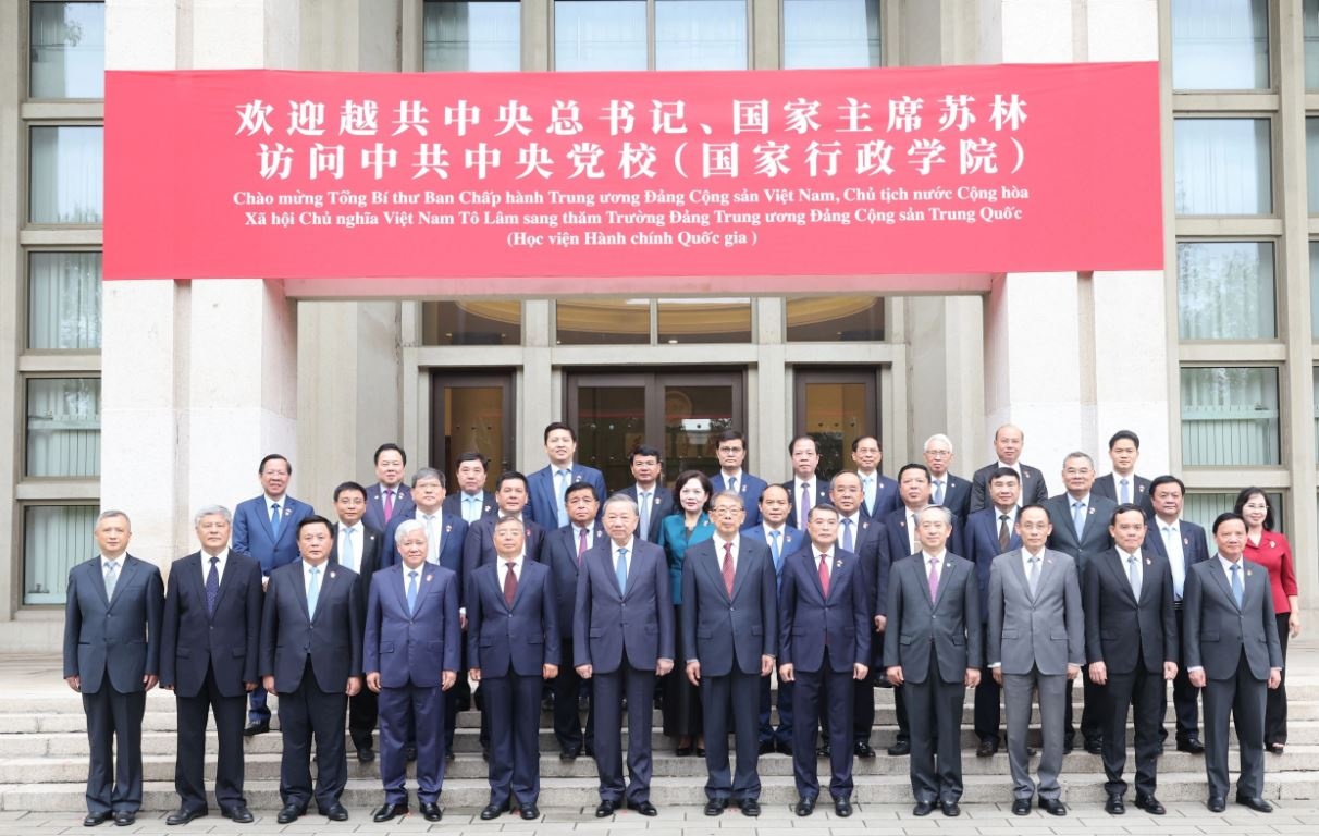 Tong Bi thu, Chu tich nuoc: Tang trao doi xay dung Dang giua hai nuoc hinh anh