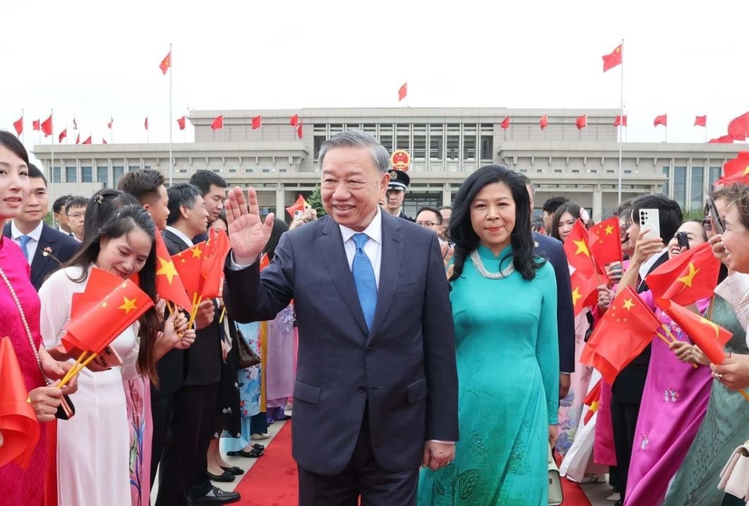 Tong Bi thu, Chu tich nuoc ve den Ha Noi hinh anh