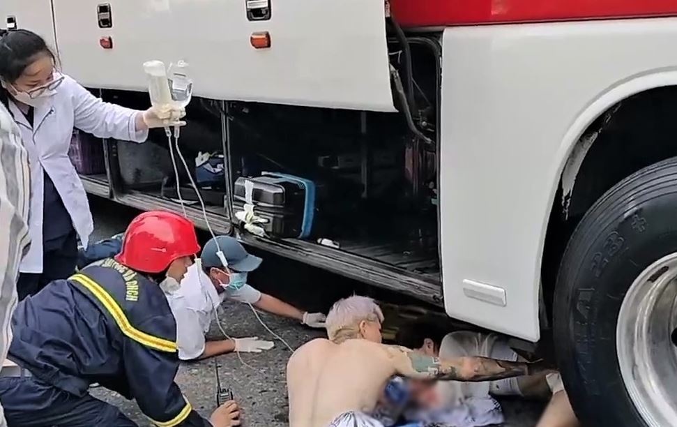 Giai cuu nu du khach Han Quoc hinh anh