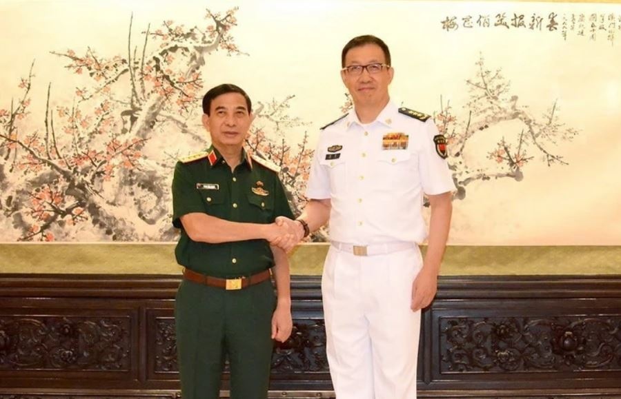 Bo truong Bo Quoc phong hai nuoc Viet Nam-Trung Quoc gap song phuong hinh anh