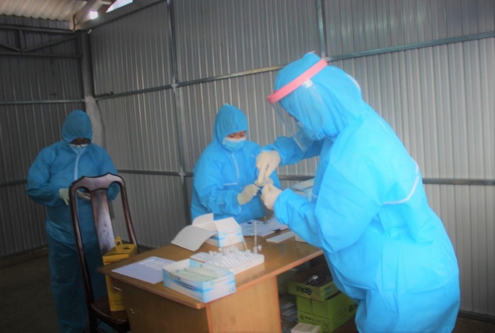 Xac minh thong tin nhan vien y te phai trich lai 1,5 ty dong phu cap hinh anh