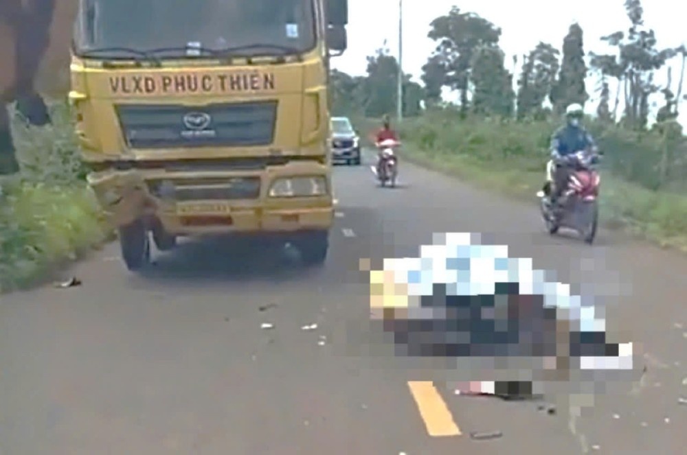 Me gap nan qua doi, con tu vong nghi uong thuoc co chay hinh anh