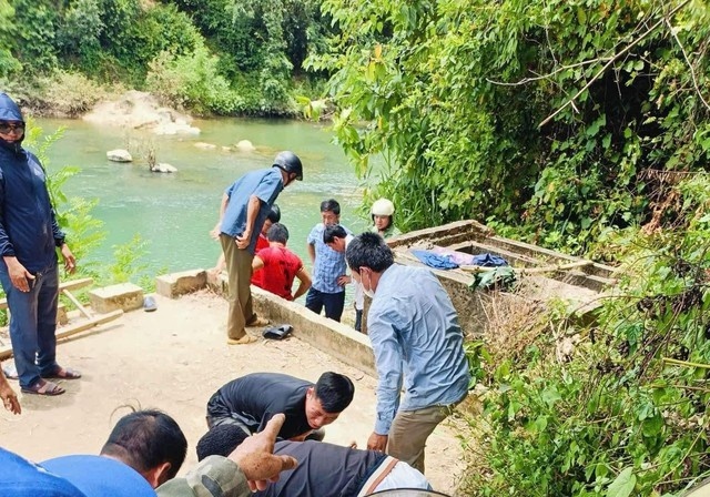 Nam nhan vien tu vong khi kiem tra gieng o Quang Binh hinh anh