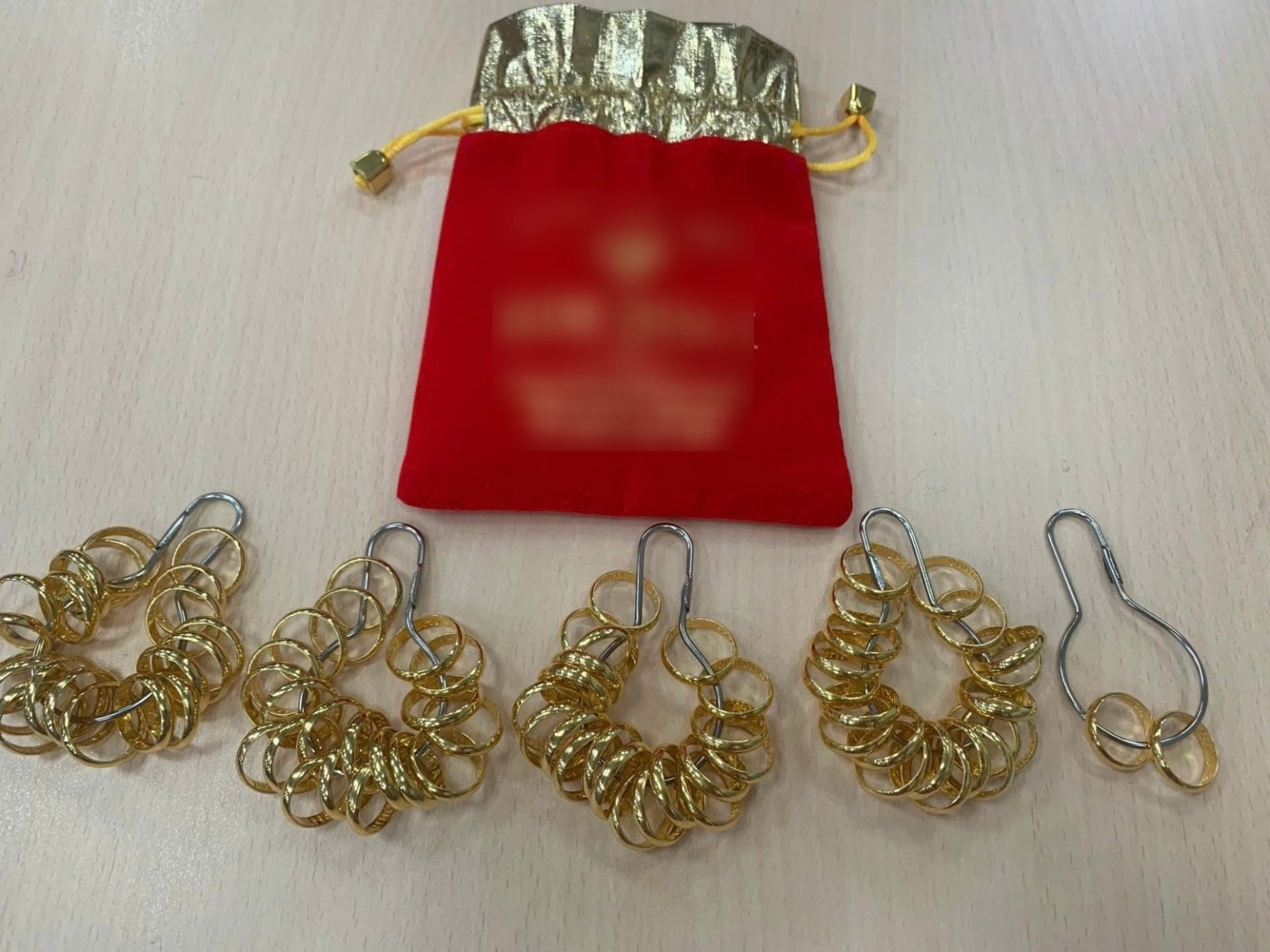 Mot cong ty o Dong Nai tang hon 2.300 chi vang cho cong nhan hinh anh