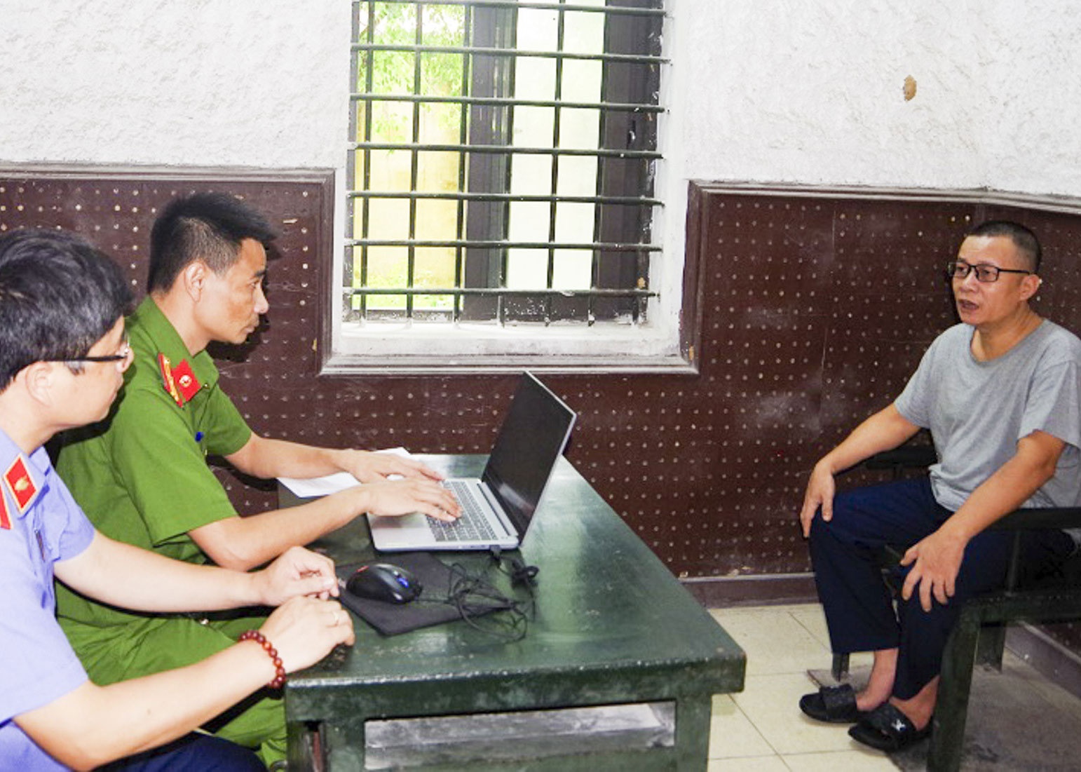 Khoi to 37 phu nu va 1 giam doc vi lap gia ho so thai san de truc loi hinh anh