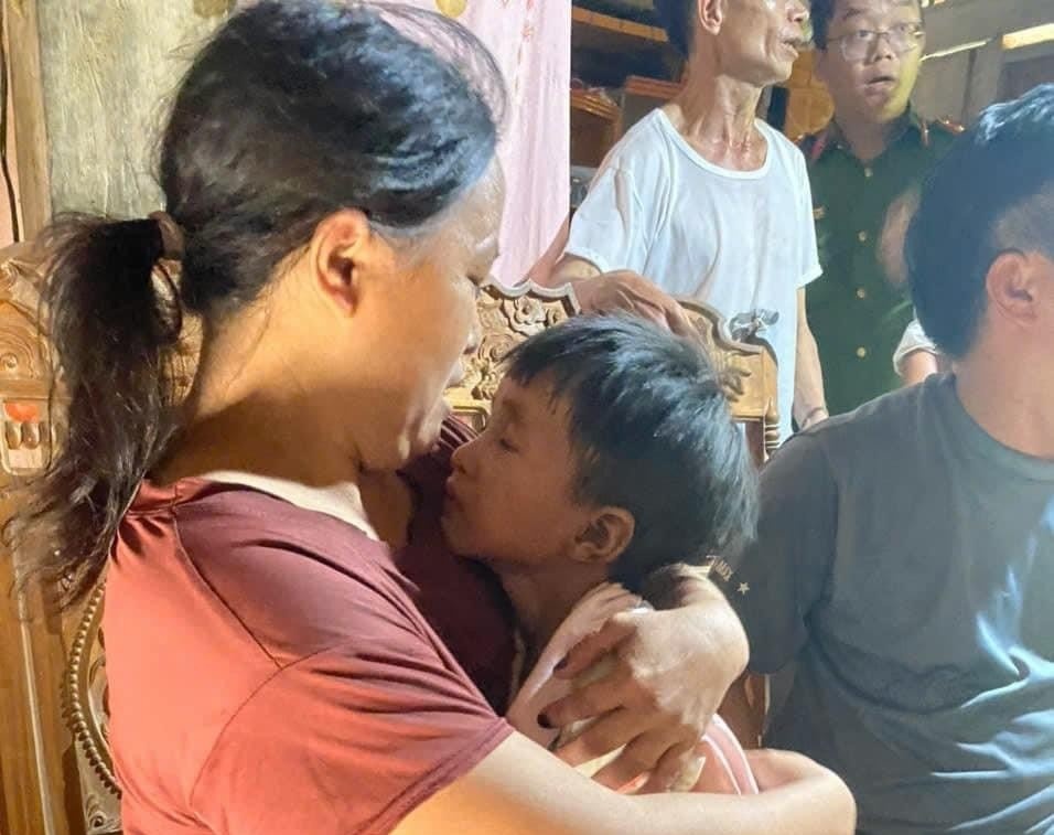 Be 6 tuoi Yen Bai anh 1