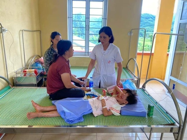 Be 6 tuoi Yen Bai anh 2