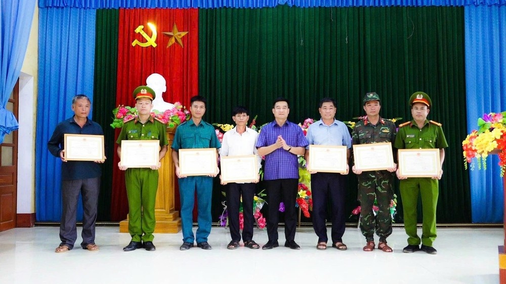 Be 6 tuoi Yen Bai anh 4