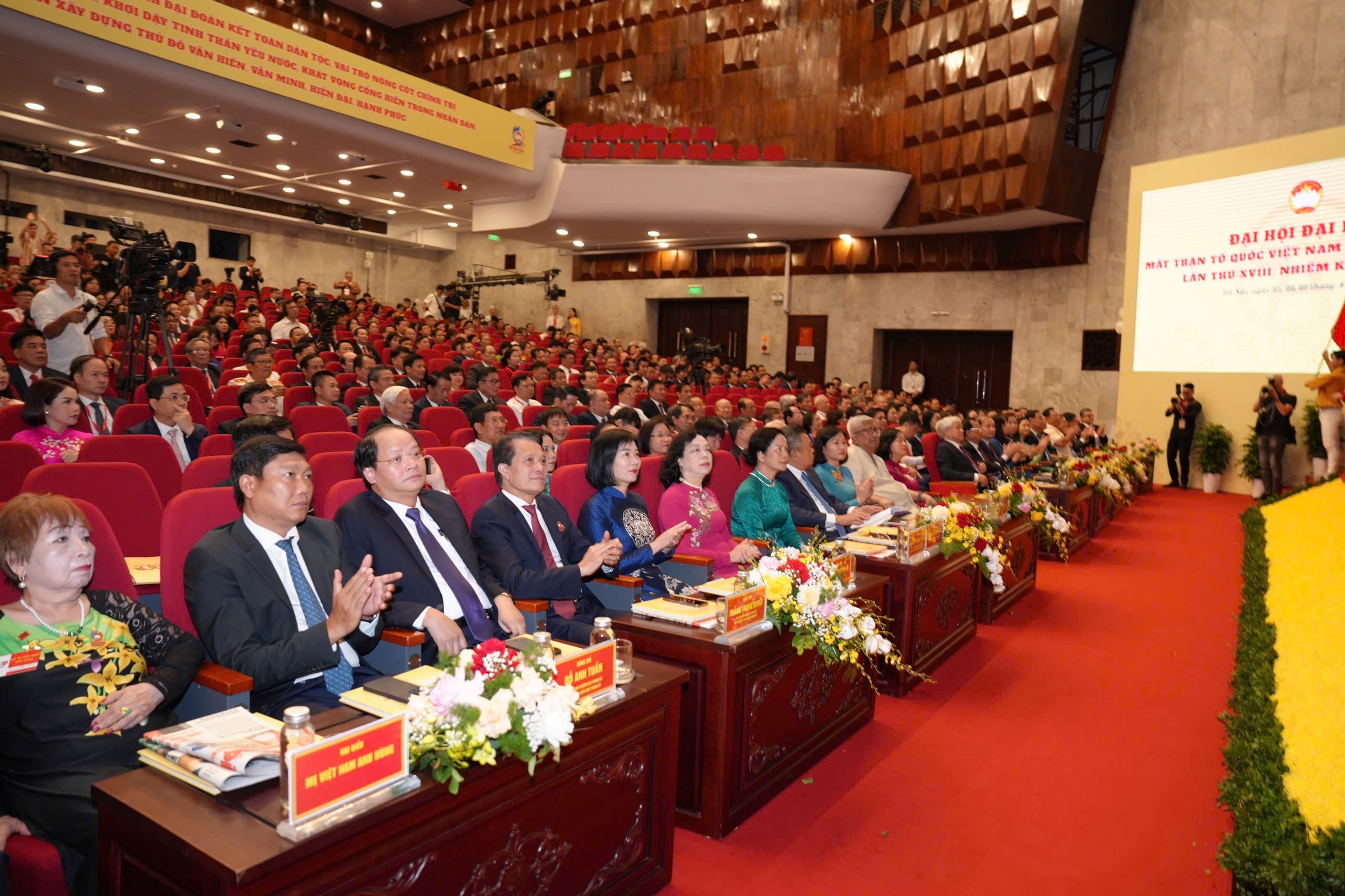 Nguyen Lan Huong Ha Noi anh 1