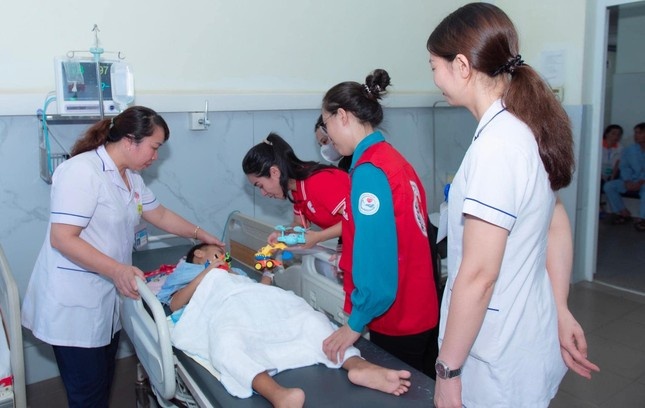 Be 5 tuoi Nghe An anh 2