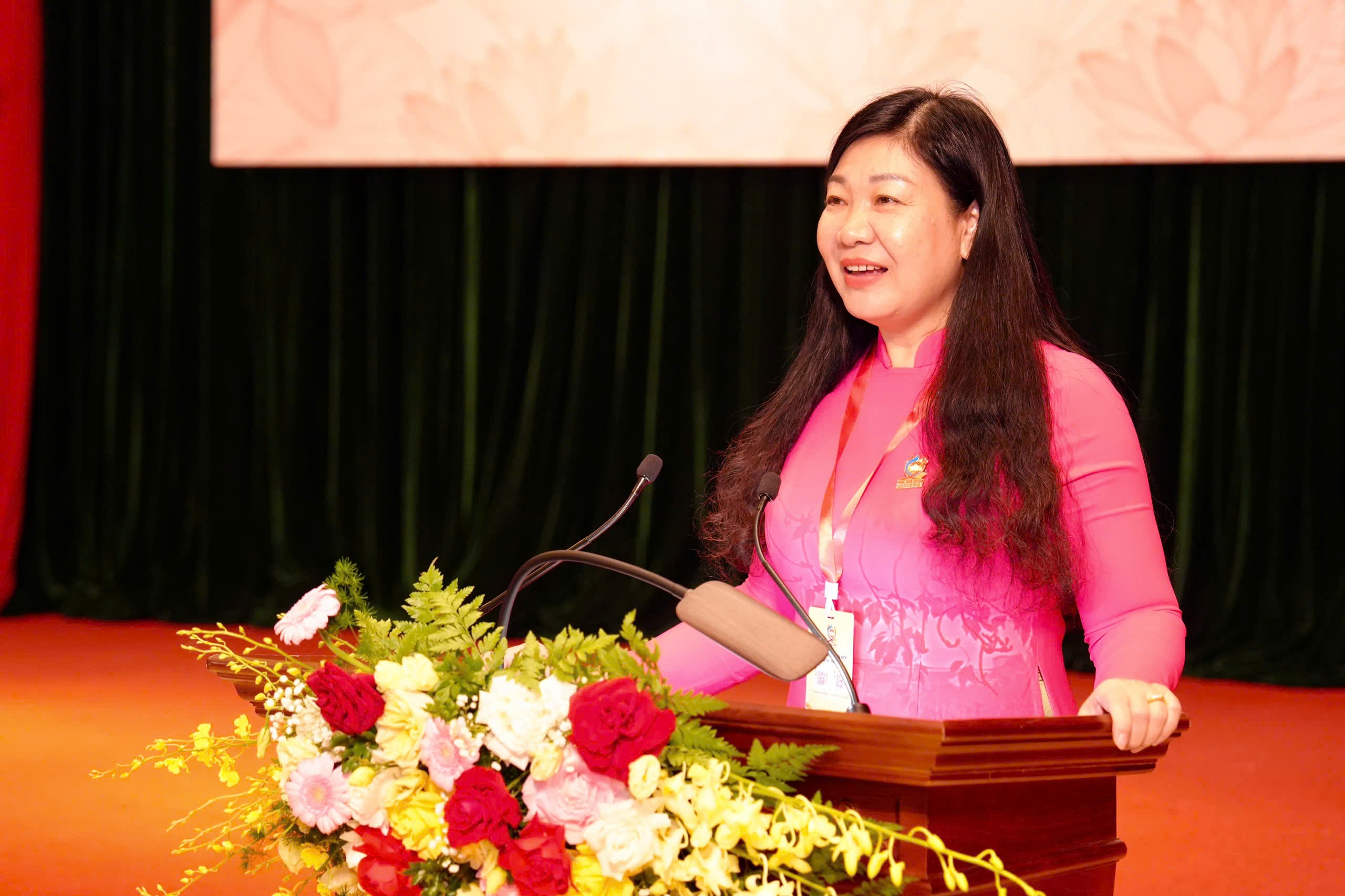 Ba Nguyen Lan Huong giu chuc Chu tich Uy ban MTTQ Viet Nam TP. Ha Noi hinh anh